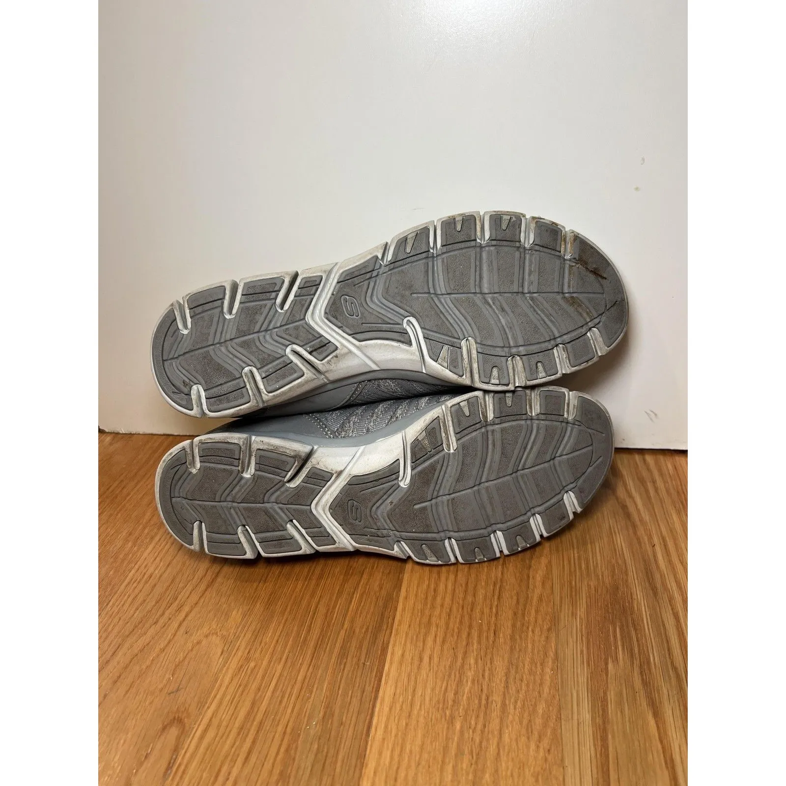 Skechers Shoes Womens Size 8.5 Gray Slip-On Memory Foam Bungee Laces SN 22602 - Image 8