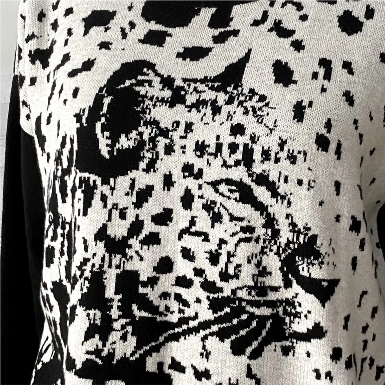 Kensie Medium Sweater Leopard Print Crew Animal Lover Gift Winter Spring Unique - Image 3