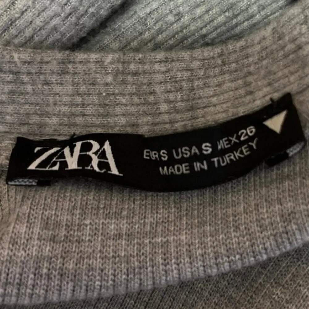 ZARA Gray Rib Knit Pearl Embellished Long Sleeve Crop Cardigan Sweater Top Sz S - Image 4