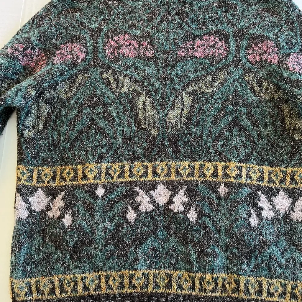 Gimmicks Women’s Sweater‎ - Image 8