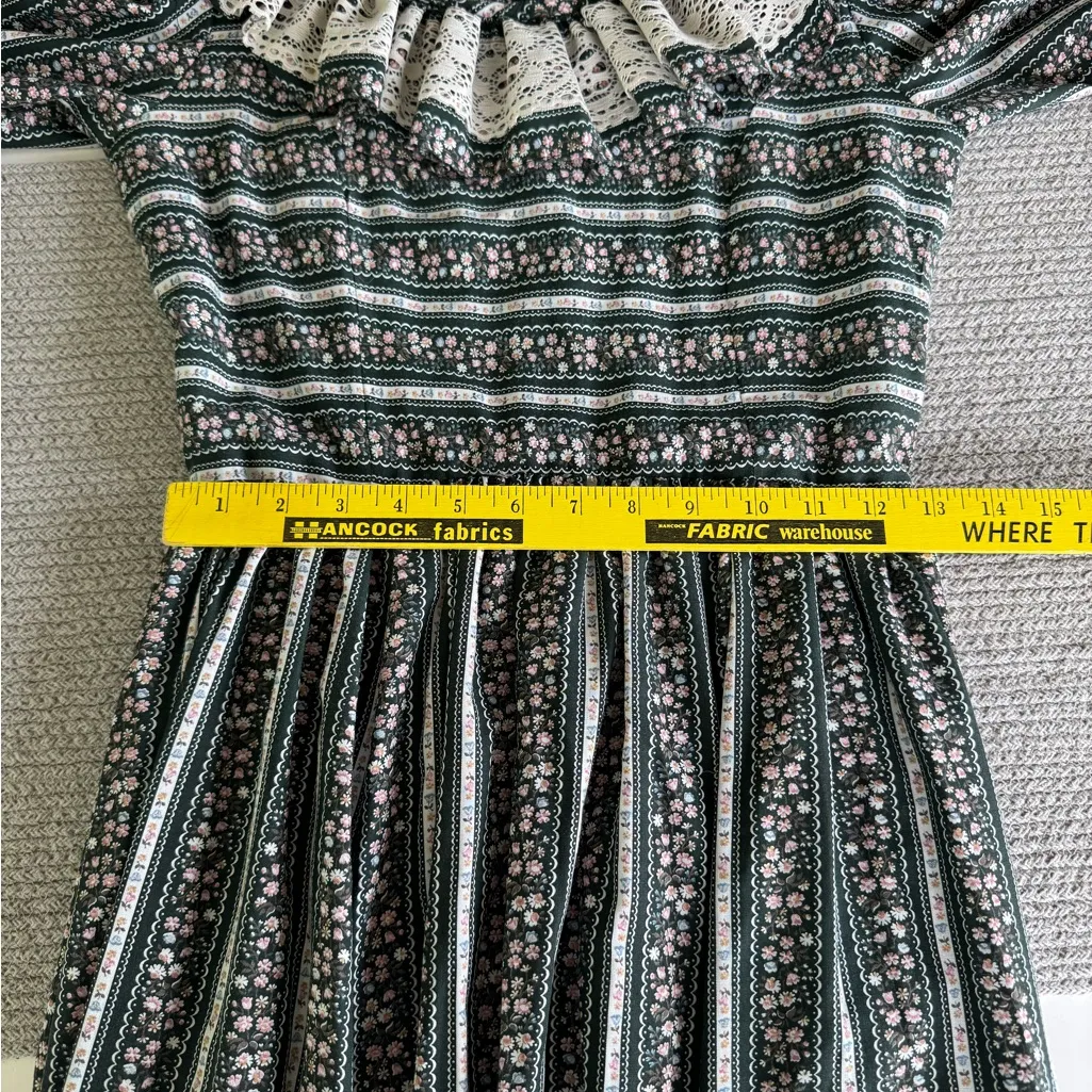 Vintage 1970s Handmade Dark Green Pink Floral Lace Prairie Maxi Dress Size Small - Image 9