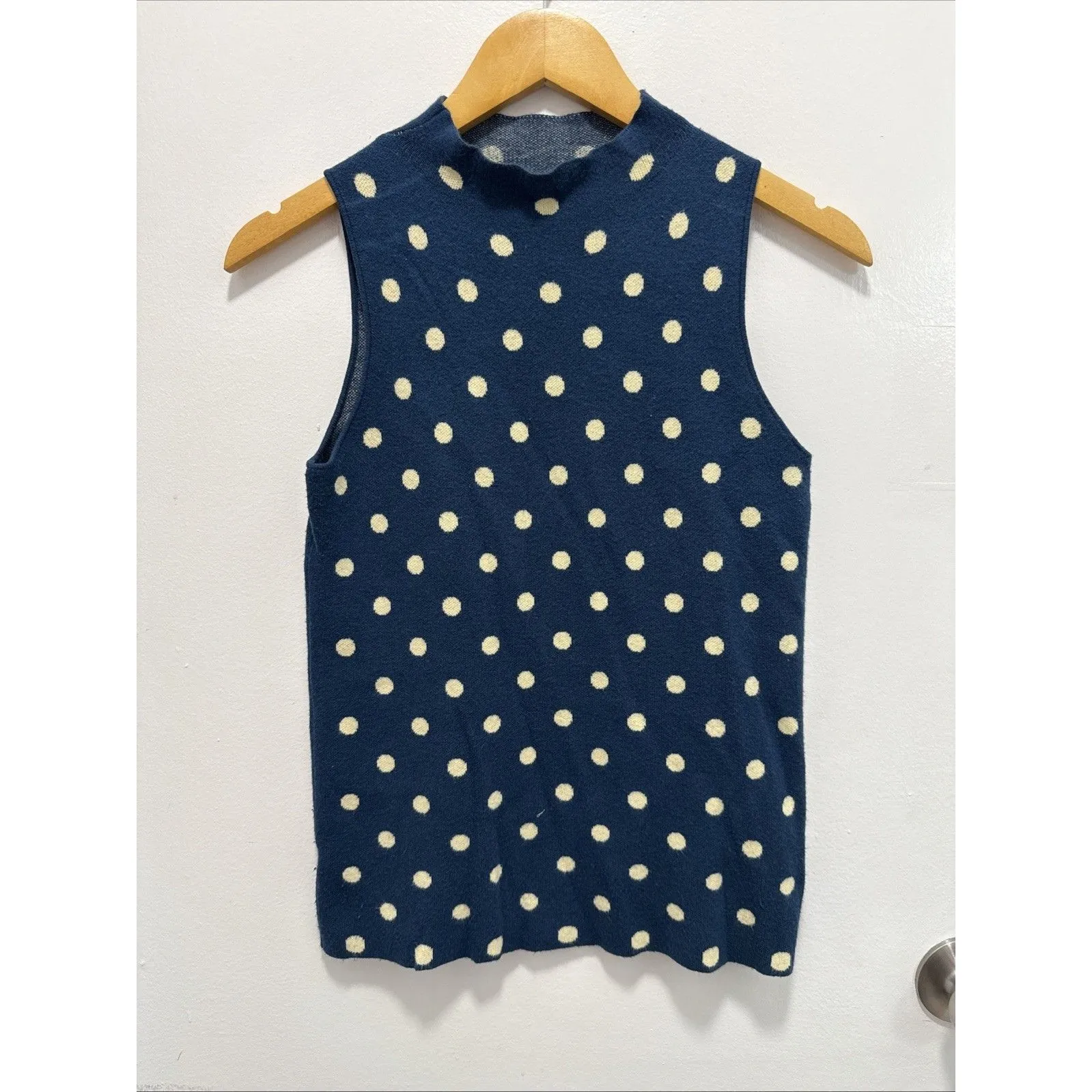 Ann Taylor Women's Blue & Cream Polka Doy Print Top Size S Petite‎ Sleeveless - Image 2