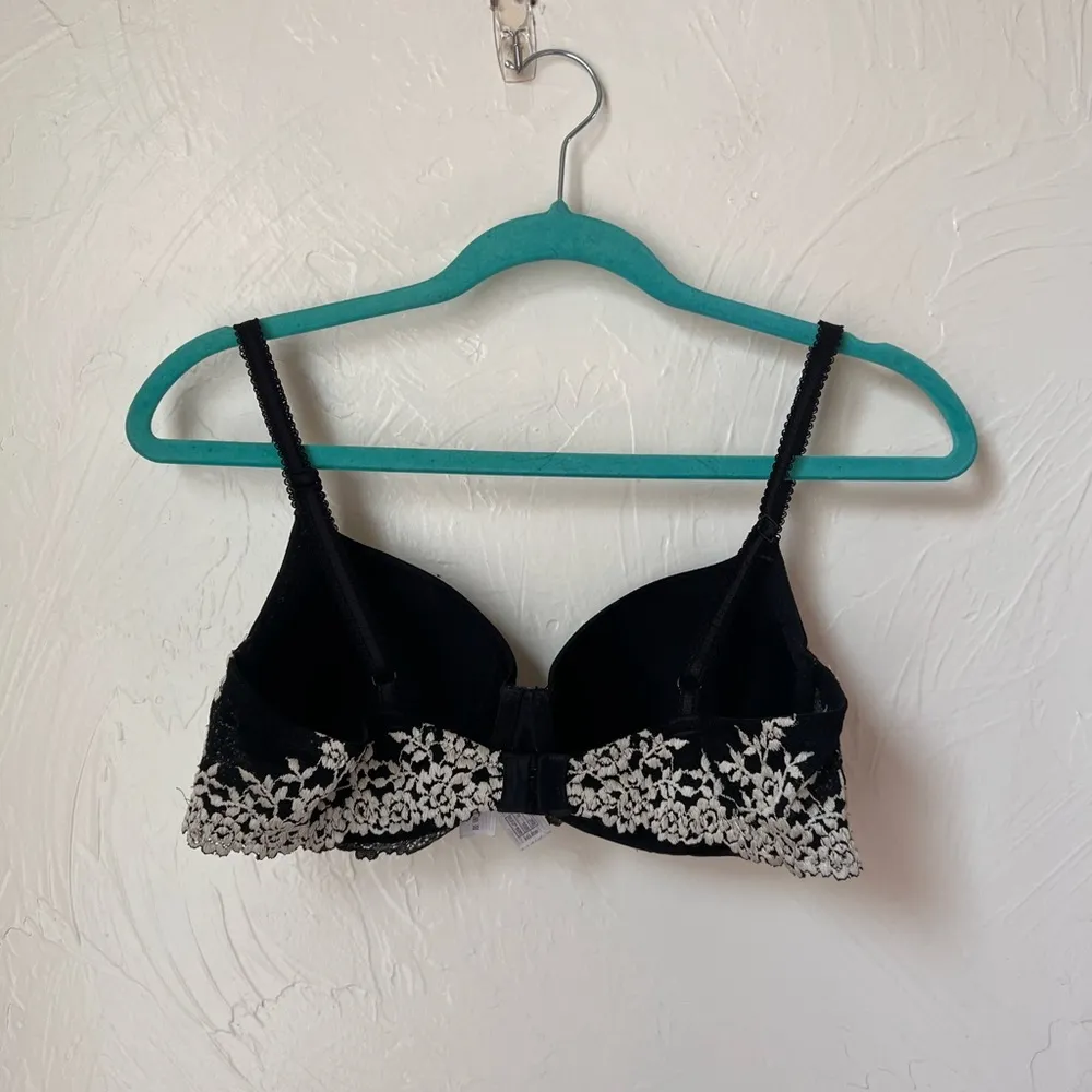 Wacoal  black underwire lined white lace bra size 36B - Image 5