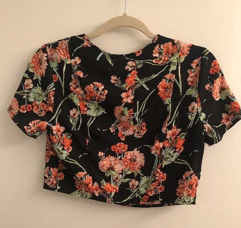 Tropical floral black crop top with - Image 2