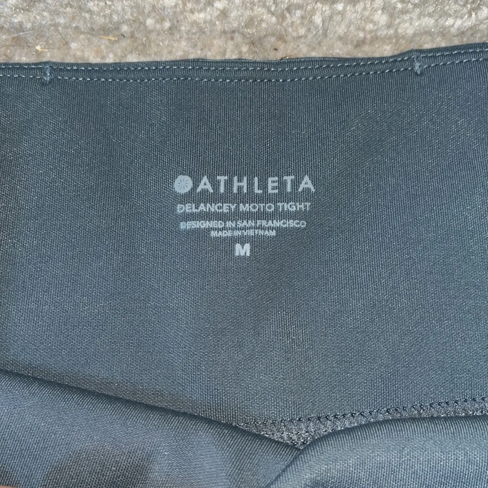 leggings with back pockets and zipper bottom in dark gray. medium. GUC. - Image 2