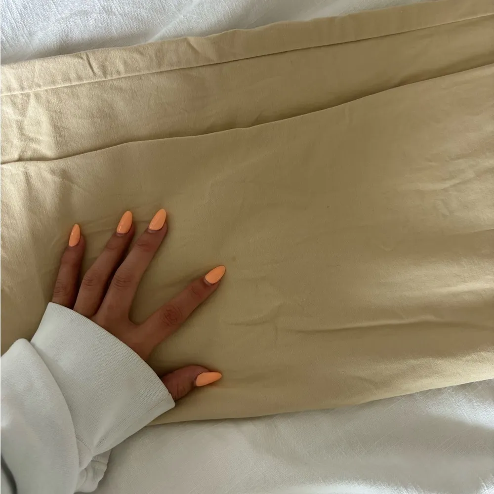 Levi’s loose high rise tan pants - Image 3