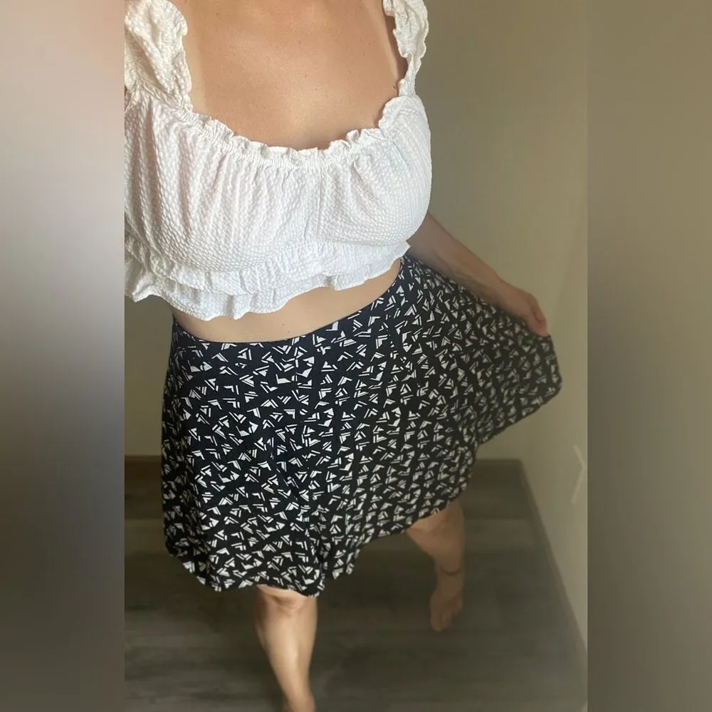 Forever21 Flounced Mini Skirt Black White Geometric Large Party Feminine - Image 2