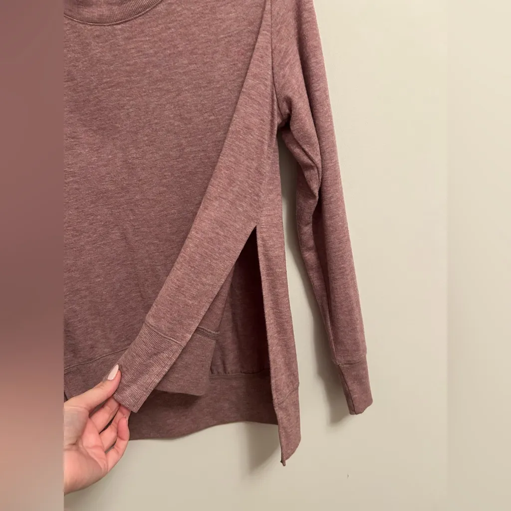 ALO Yoga Glimpse Long Sleeve in Dusted Plum Heather size Small (S) - Image 4