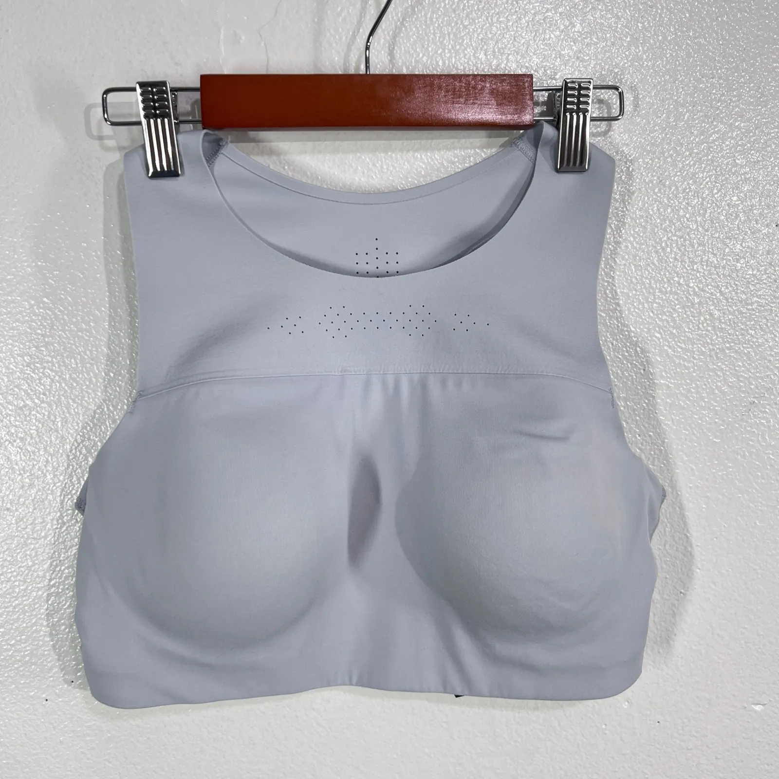 Chantelle Light Gray Sports Bra Medium Wireless High Impact Racerback Mesh - Image 3