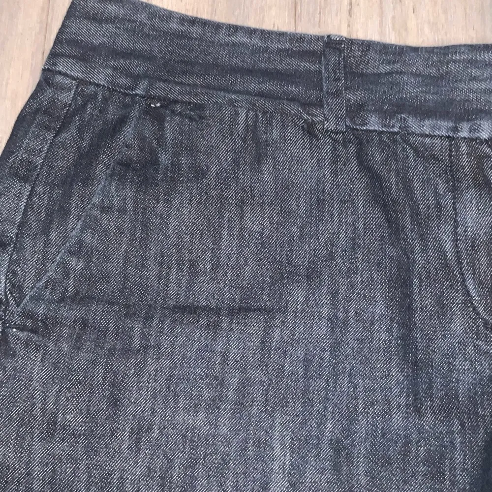 Ann Taylor LOFT Dark Wash Denim Flat Front Flat Hem High Waist Cotton Shorts 6 - Image 3