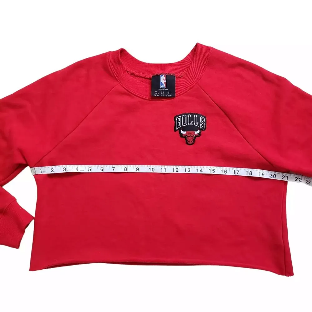 Chicago Bulls NBA Crop Sweatshirt Womens Large Red Crewneck Long Sleeve Logo - Image 6