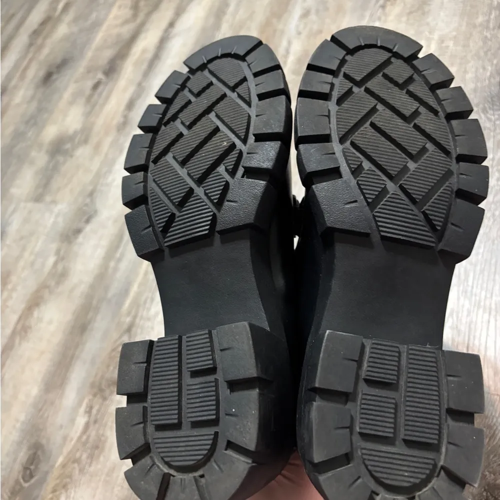 Madden Girl lug sole goth chain loafers Black - Image 7