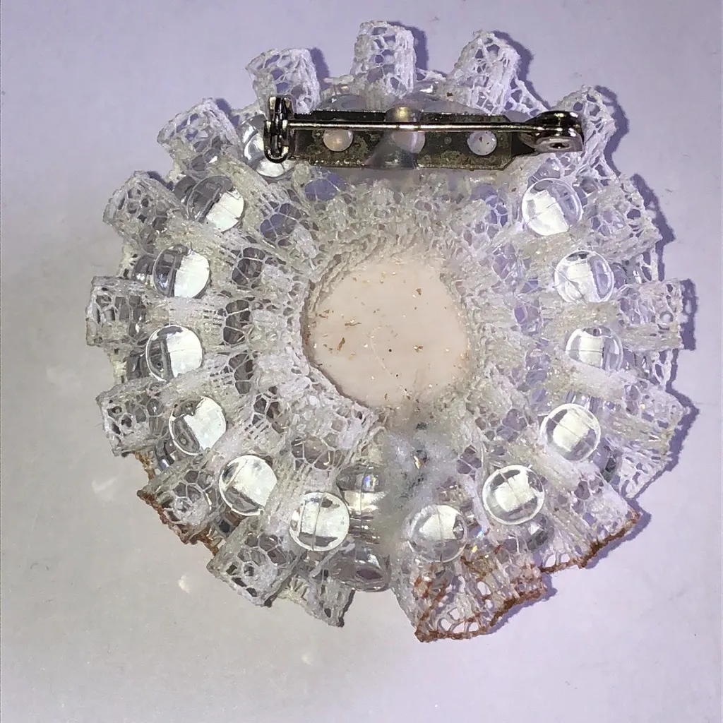 Vintage Cameo Brooch with Lace Trim Pink - Image 4