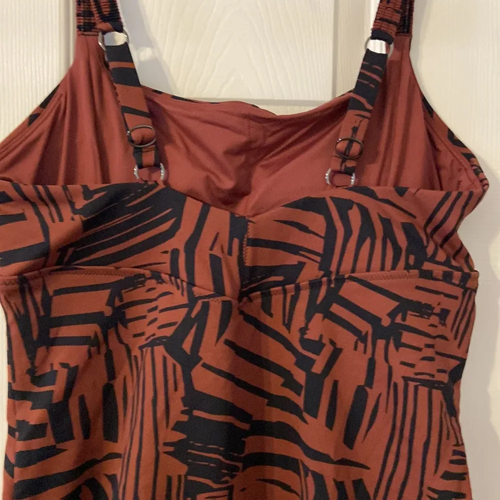 Athleta Sculpted Sienna Swimsuit size L excellent condition - Image 6