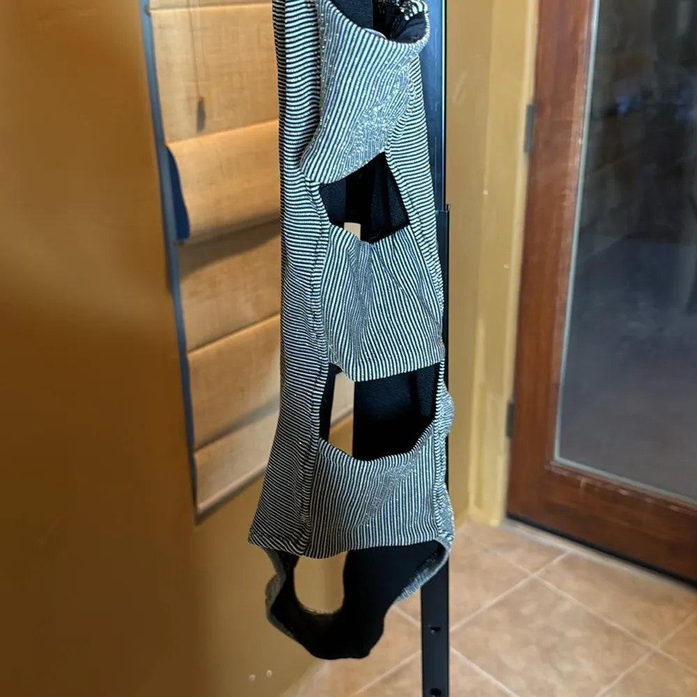 Shade & Shore Black Cream Metallic Gold Strappy Side Swimsuit Size Small - Image 3