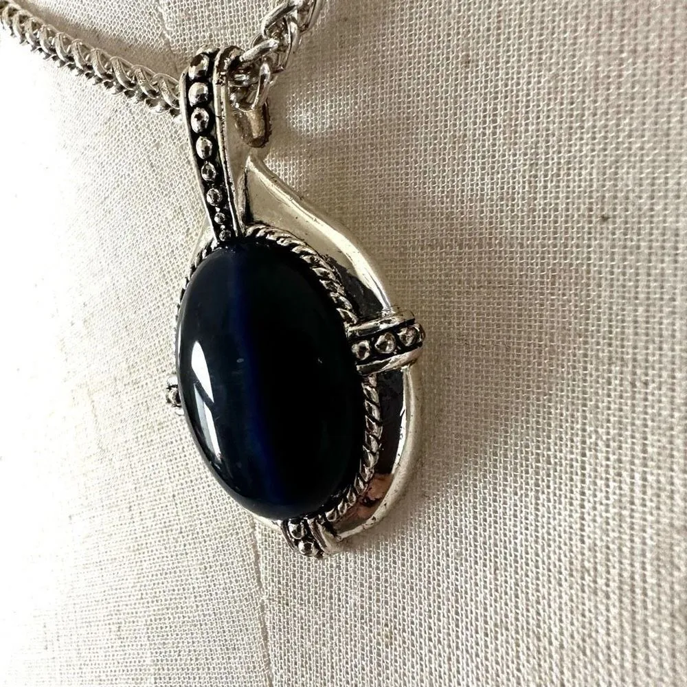 Kenneth Cole blue and silver tone pendant necklace - Image 3