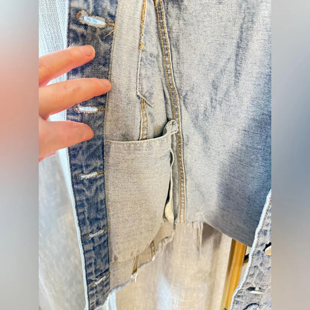 Blank NYC Women’s Denim Trucker Jacket Cropped Traffic JAM Jacket Large NWT - Image 8