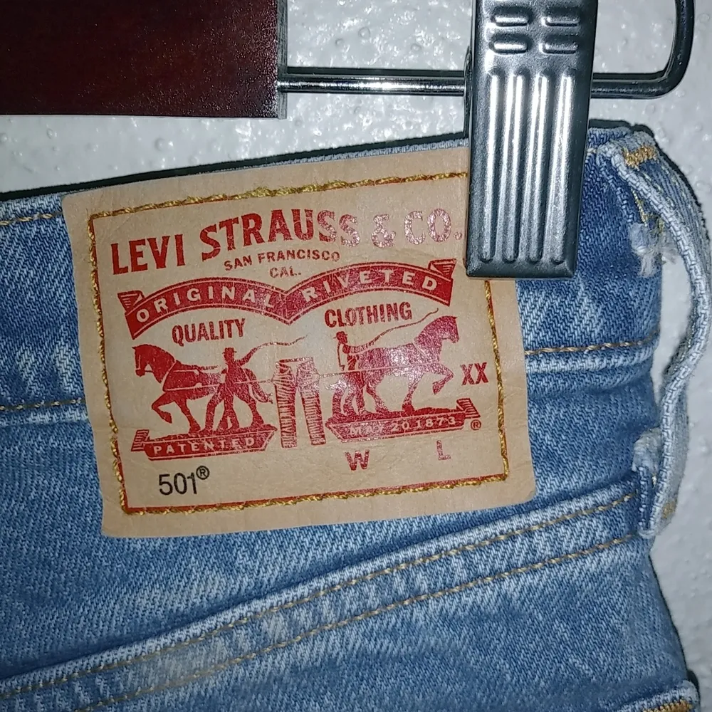 Levis 501 27 High Waisted Raw Hem Jeans Shorts - Image 3