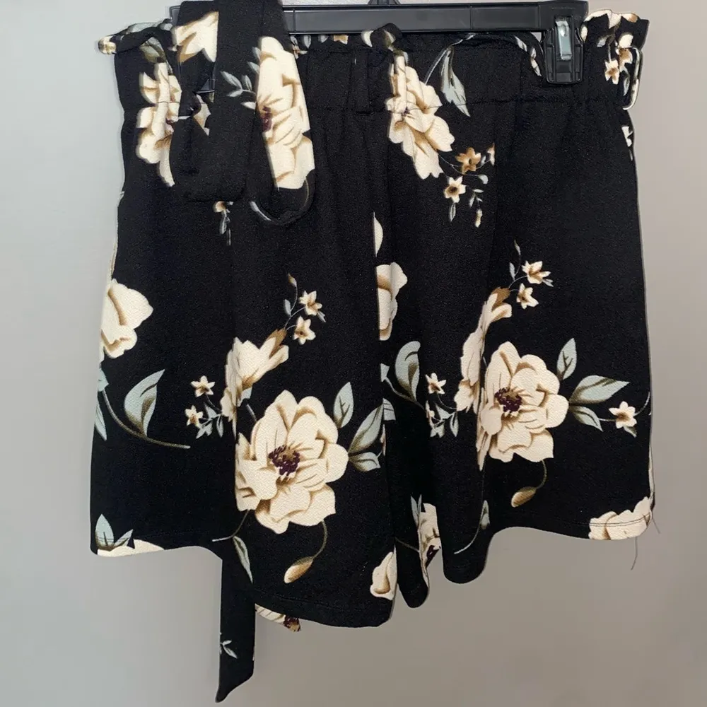 Stretchy Dress Shorts With Belt Size 0X - Image 2