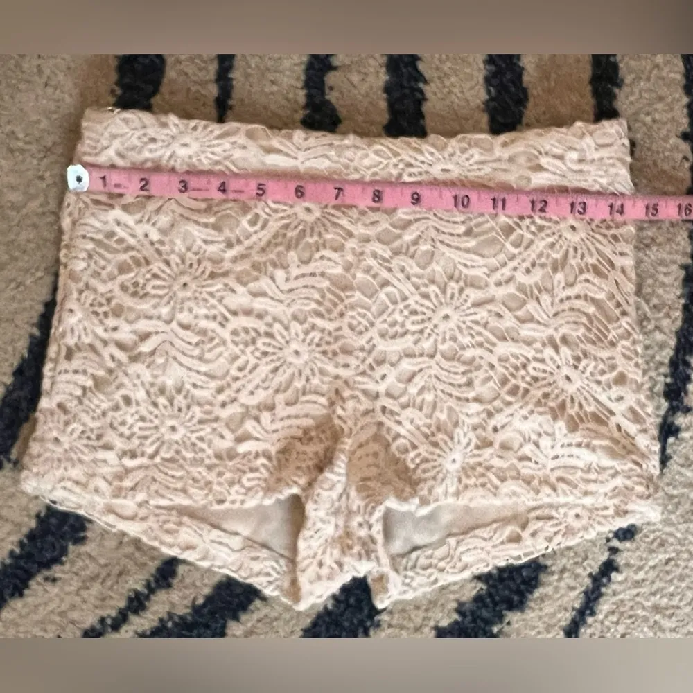 Monteau Cream Lace Shorts - Image 4