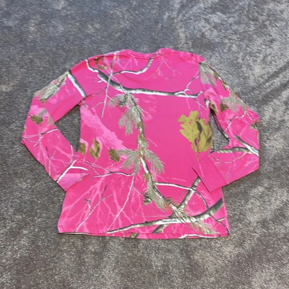 Realtree Pink Camo Long Sleeve Performance Top SIZE M - Image 4