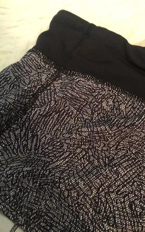 Lululemon black and white pattern  speed up shorts - Image 2