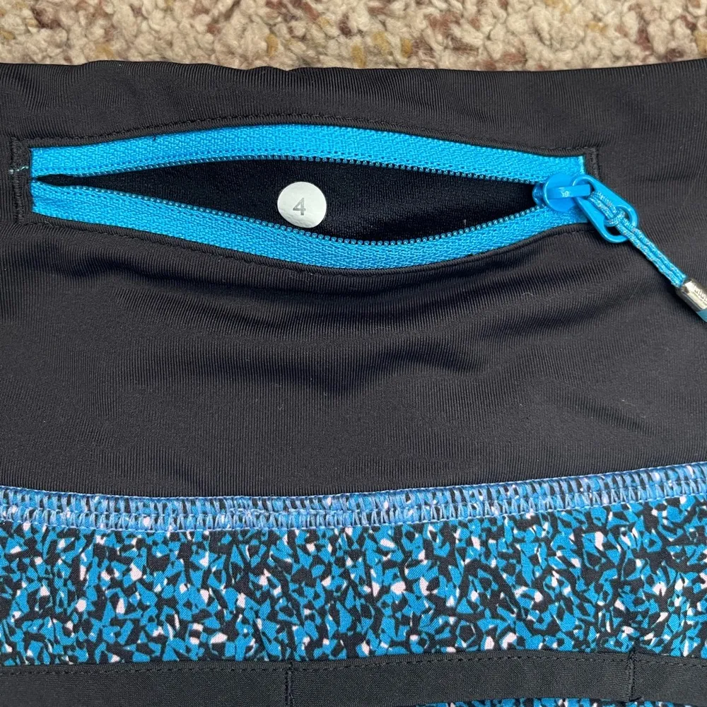 Lululemon Pebble Print Shorts size 4 approx. 4” inseam - Image 6