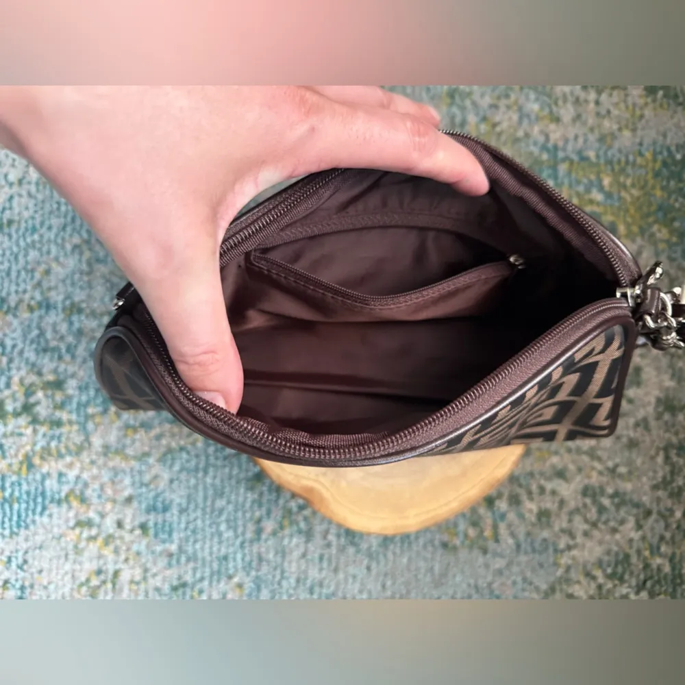 Vintage NOS Guess brown logo shoulder strap purse - Image 7