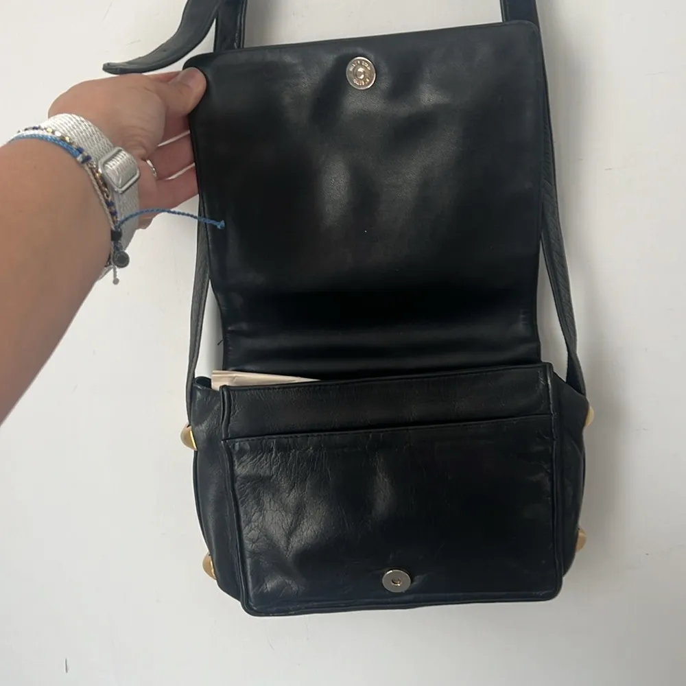 Vtg Bloomingdale’s Black Leather Crossbody Handbag - Image 4