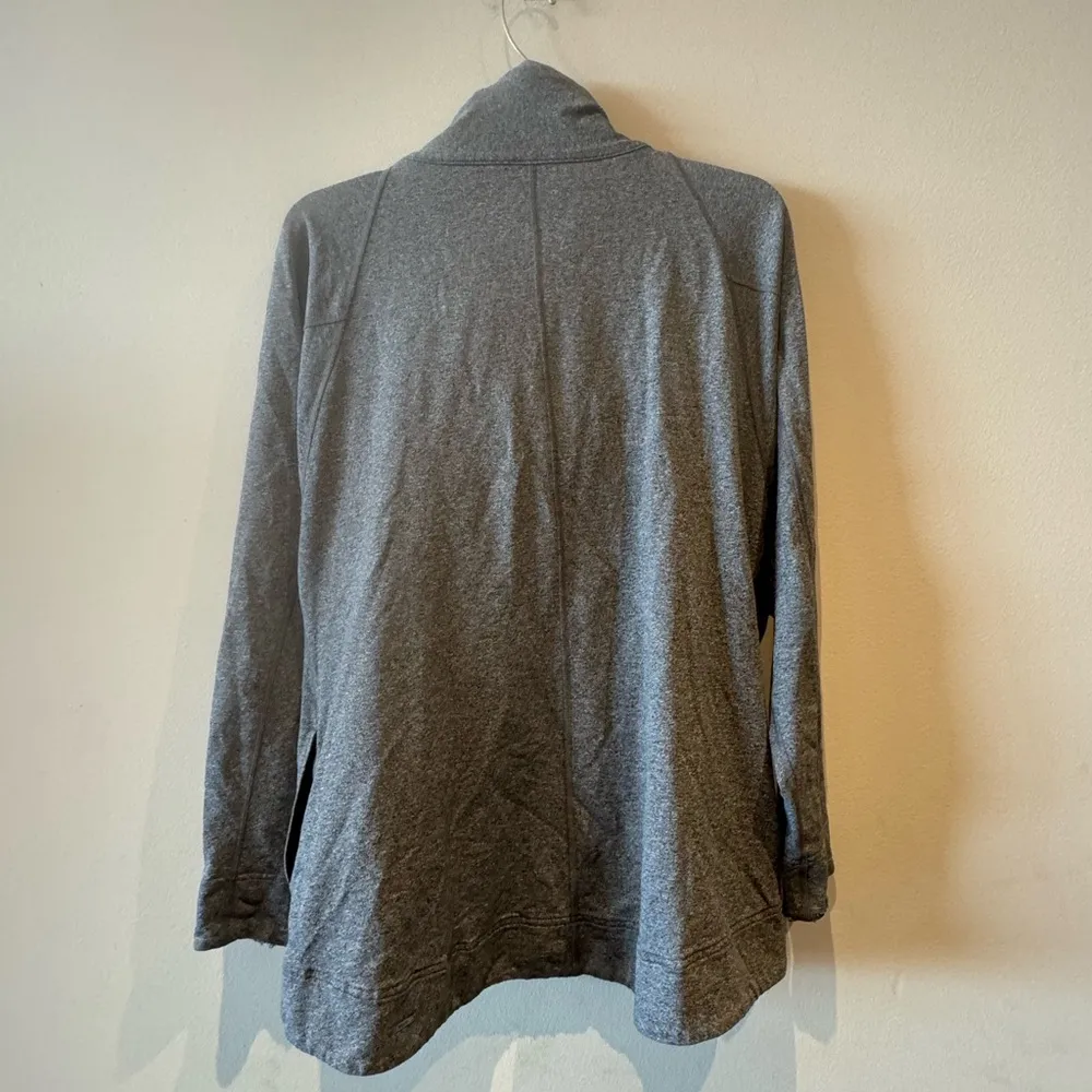Lululemon  Gray Coast Snap Button Wrap/Cardigan size 6 in gray - Image 9