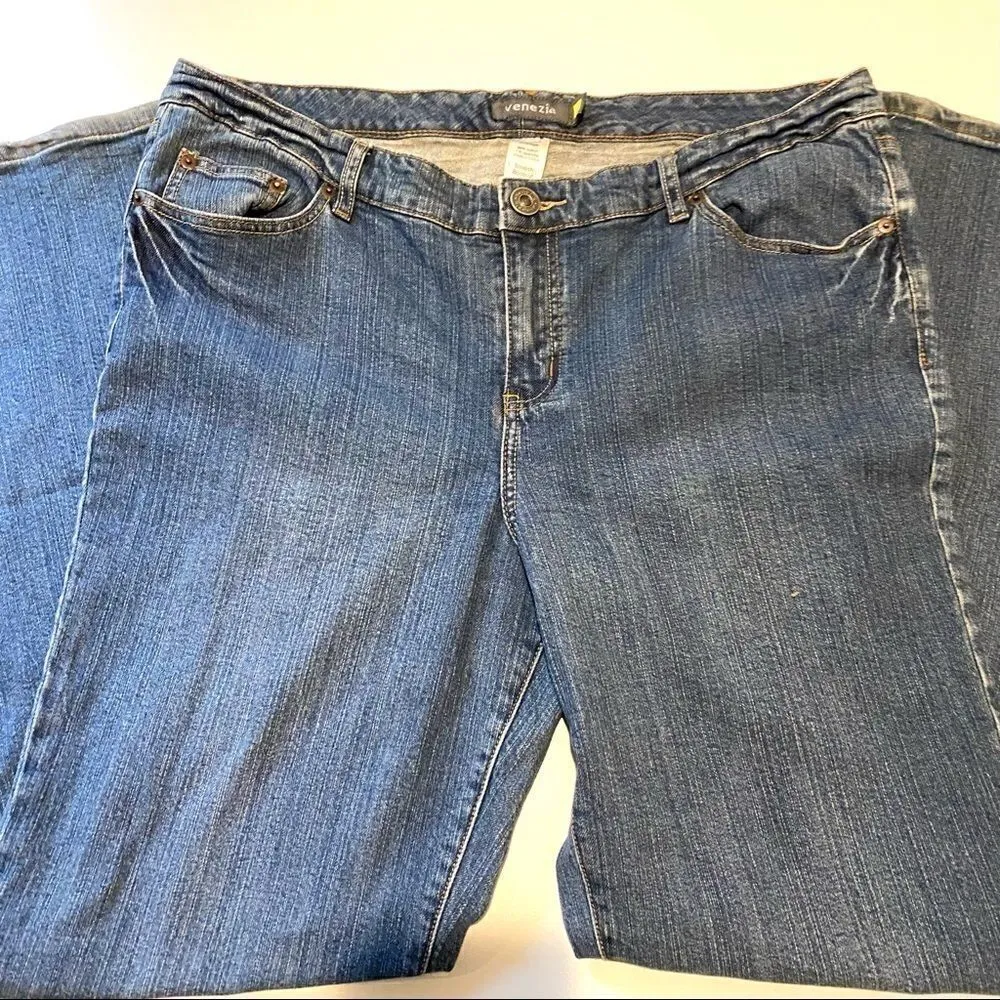Venezia jeans average right fit size 20 light wash Blue - Image 2