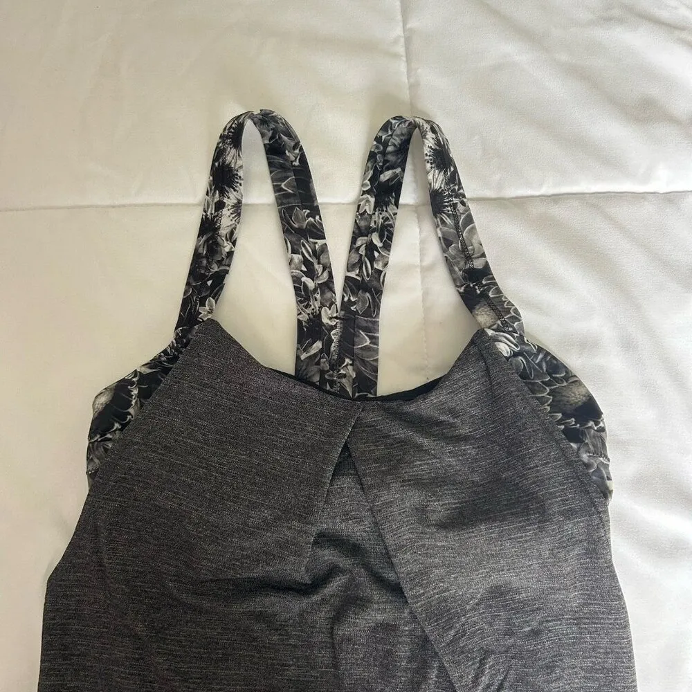 Lululemon Womens 4 Sports Bra Peplum Tank Top Built In Bra Gray Floral Yoga - Image 2