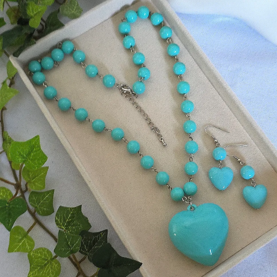 Silver and Turquoise Aqua Blue Acrylic Bead Puffy Heart Necklace Earrings Set - Image 2