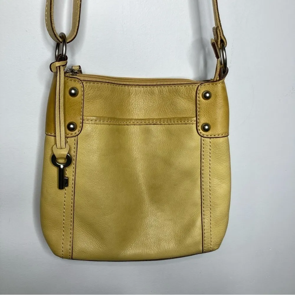 Fossil vintage‎ yellow leather crossbody bag - Image 2