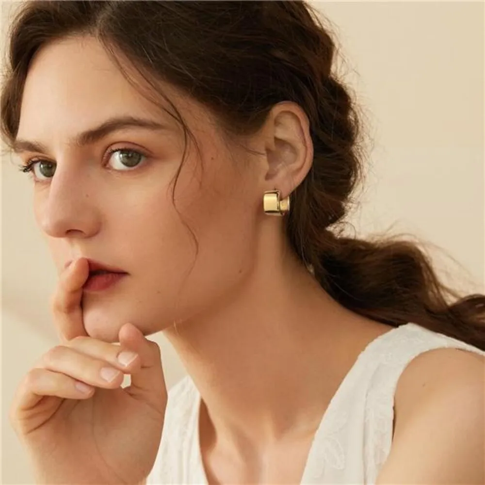 Chunky Gold Square Hoop Earrings For Women - Image 5