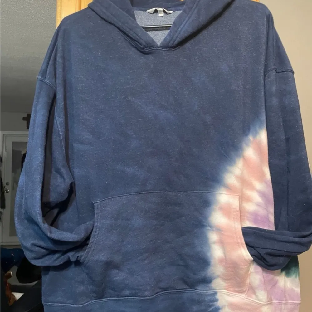 Wild fox jogging set X-Large hoodie and large bottoms - Image 3