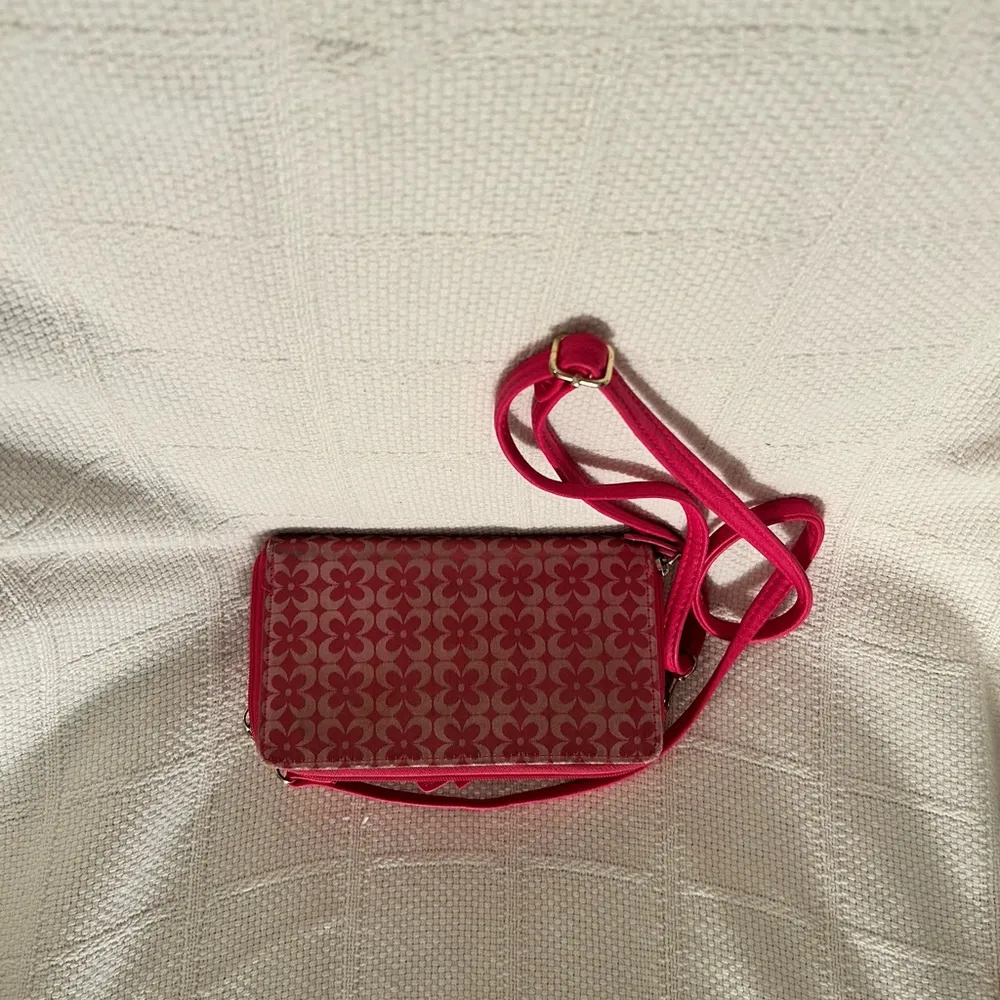 Bueno  pink crossbody wallet - Image 2