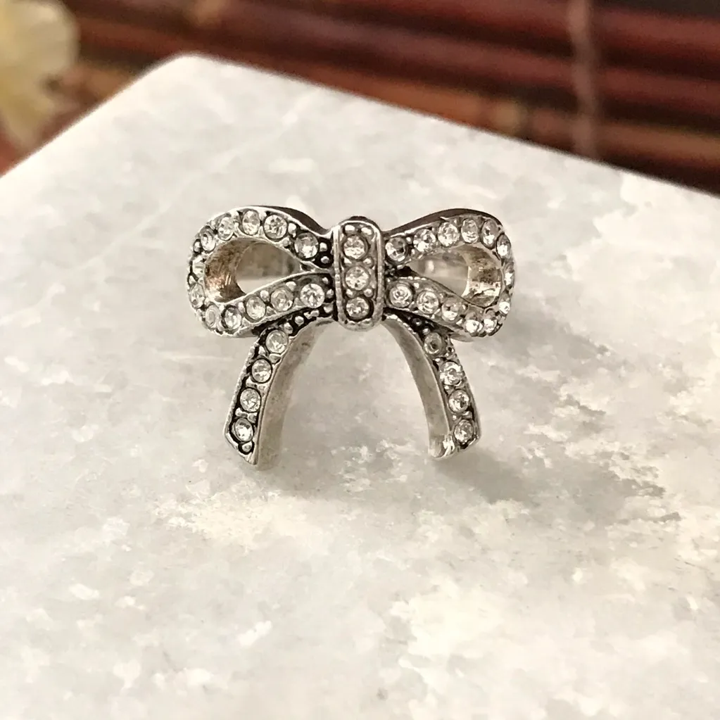 Premier Designs Pave Crystal Bow Ring Size 5.75 - Image 4