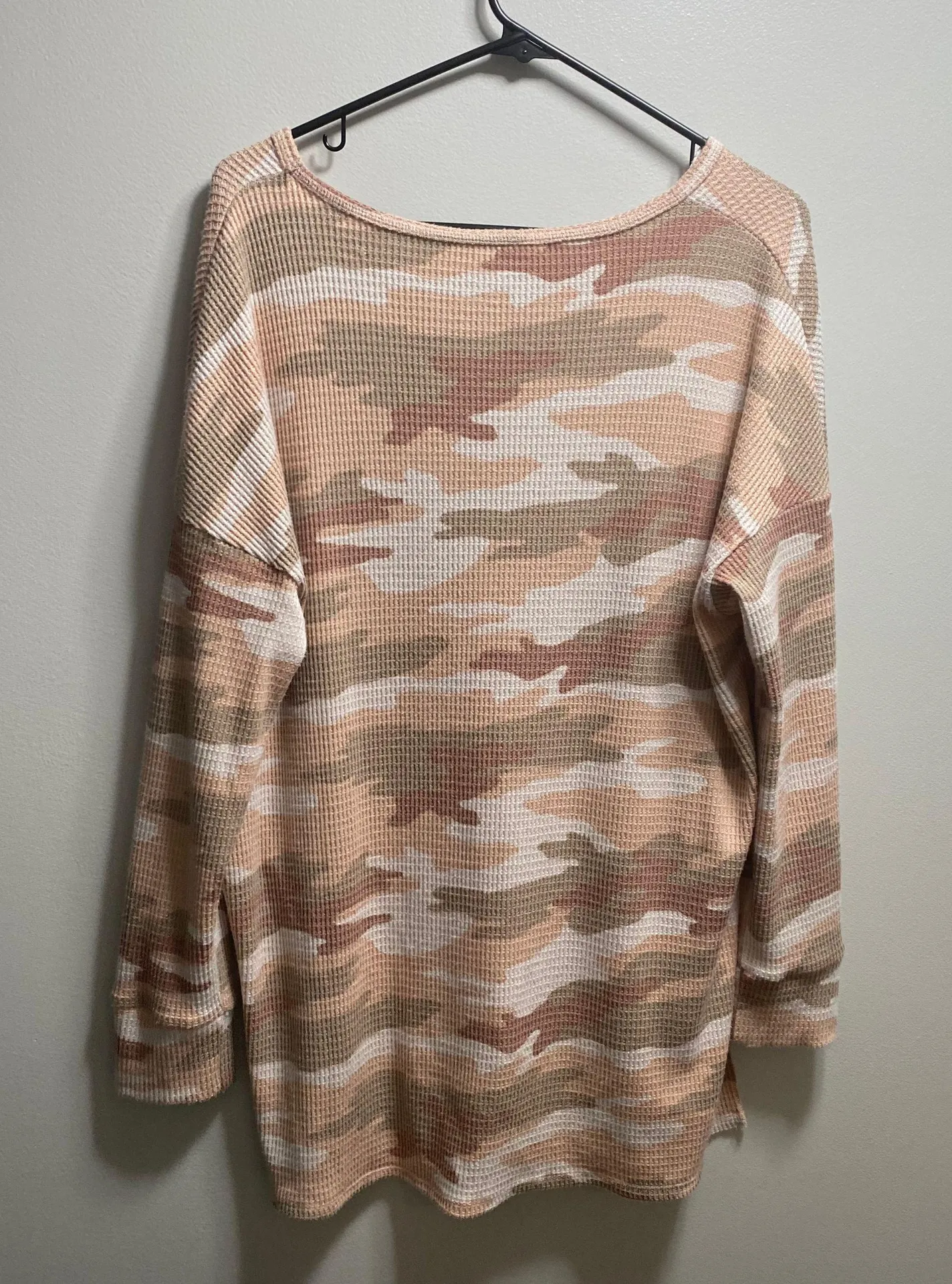 American Eagle Outfitters Camo Top - Image 4