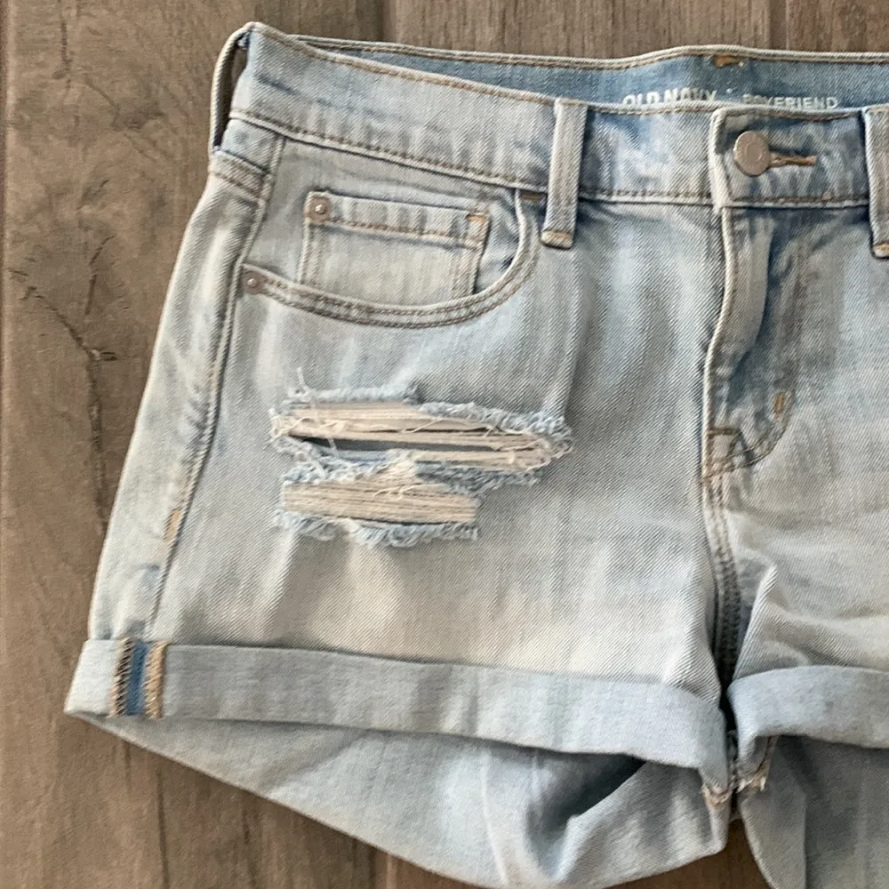Old navy boyfriend shorts - Image 3