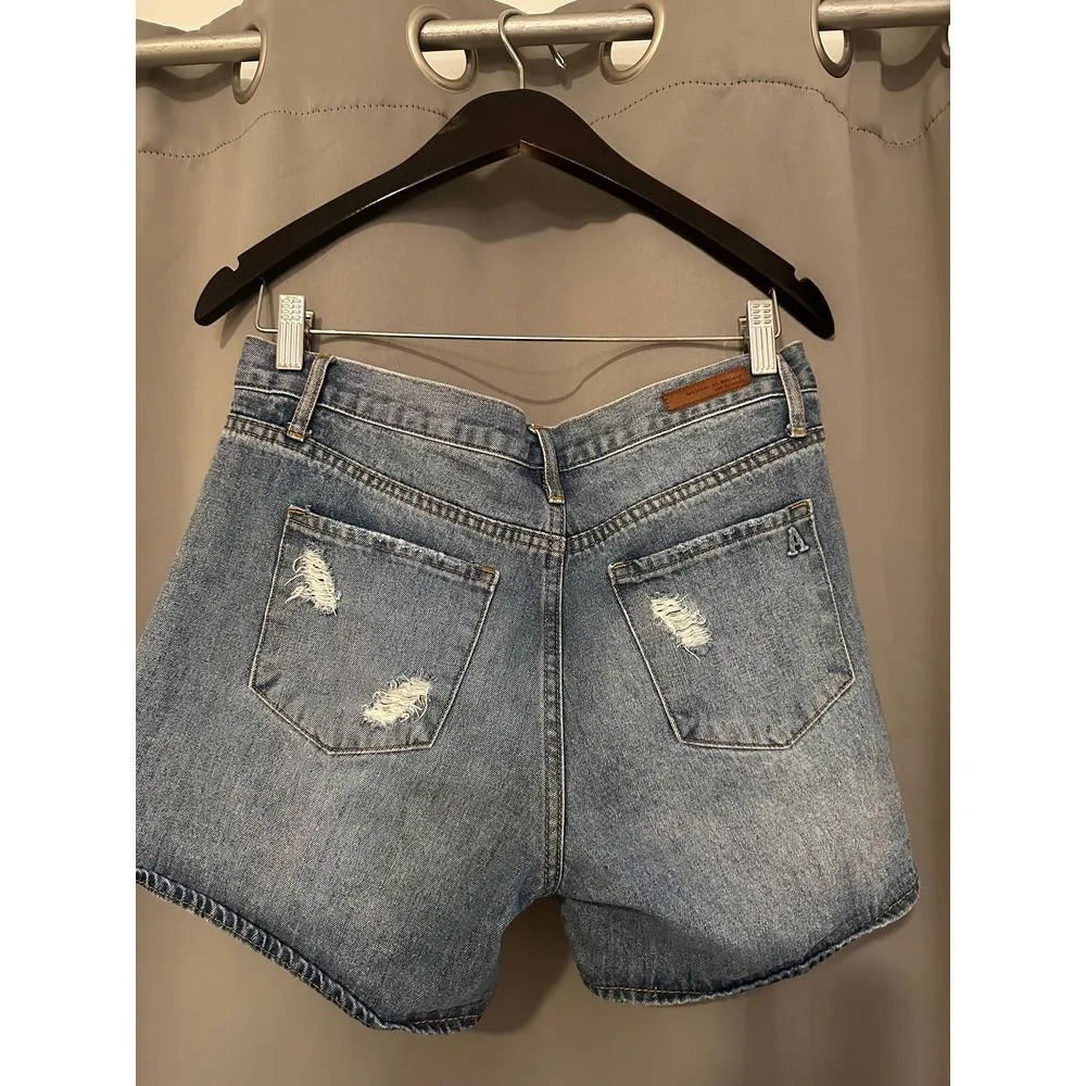 Destroyed women's‎ denim ripped Jean shorts size 27 - Image 2