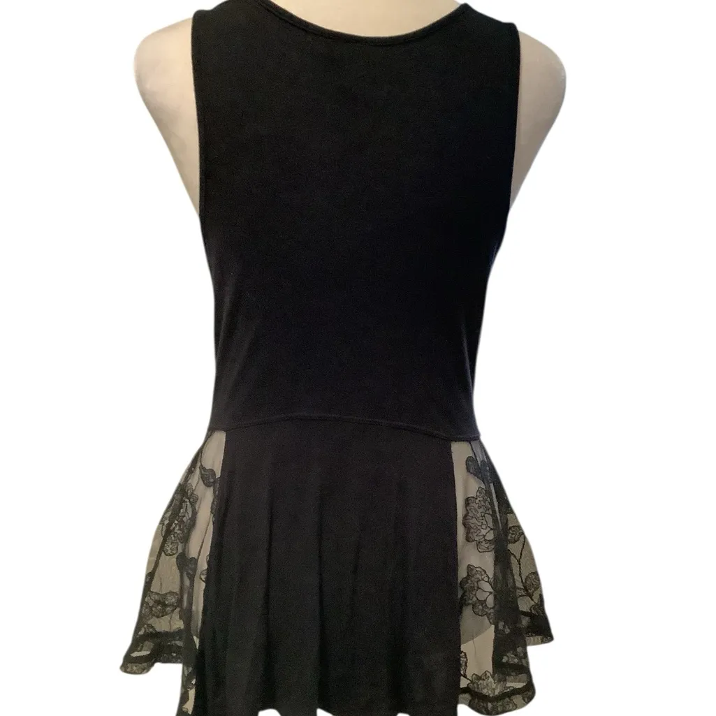 Frenchi Black Sleeveless Top With Flowy Lace Trim. VERY FLATTERING ON! Size XS - Image 4