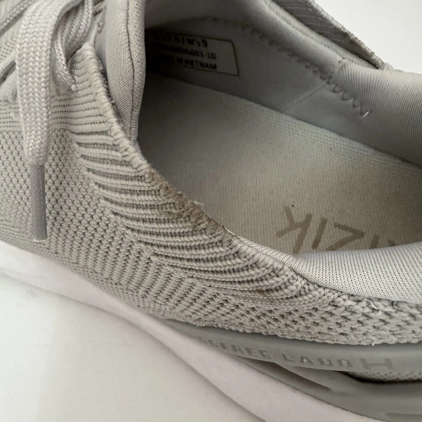 Kizik Athens Tie Shoes Sneakers Men 7.5 Women 9 Wide Gray Hands - Image 10