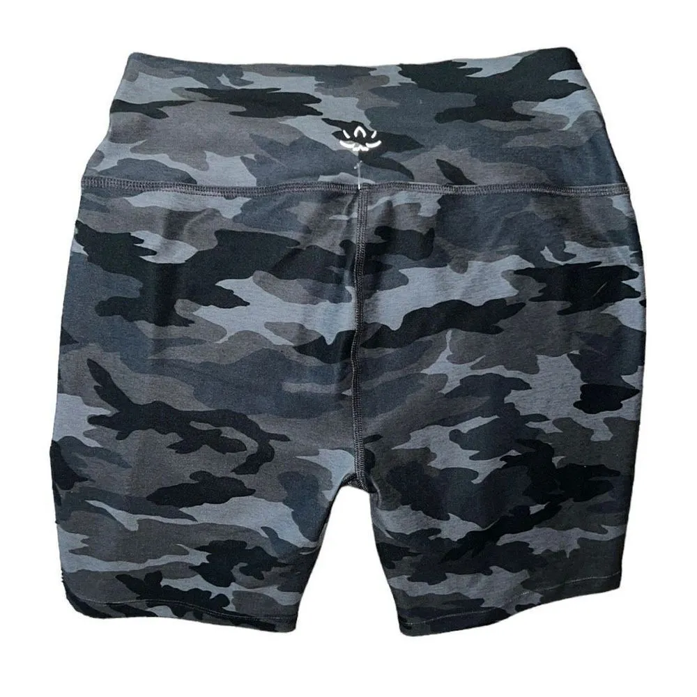 ✨Beyond Yoga
Camo High Waisted Biker Shorts✨ - Image 2