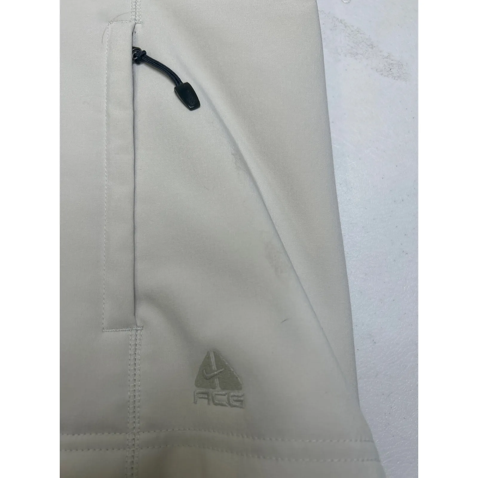 Vintage Nike ACG Women's Beige Soft Shell Fleeced Lined Full Zip Hiking Jacket - Image 5