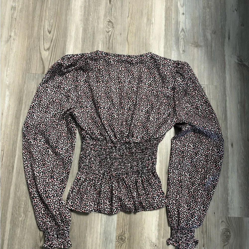 BB Dakota/Steve Madden size XS Animal Print Blouse with Balloon Sleeves - Image 2