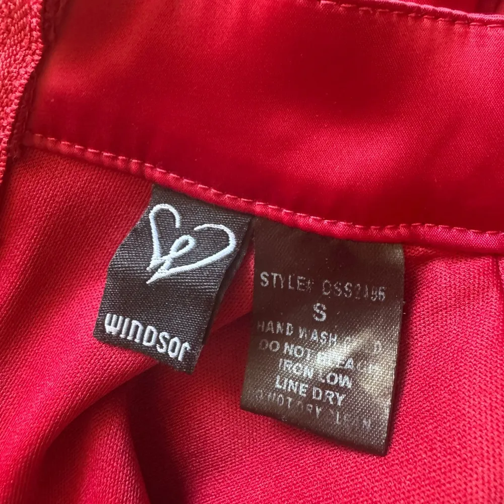 Windsor Red Glossy Side Peak Bodycon Dress - Image 3