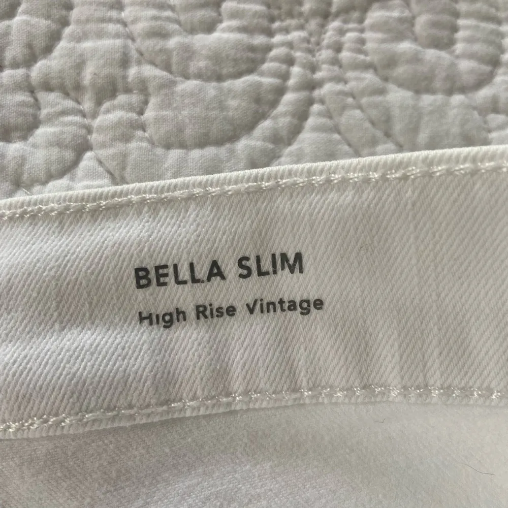 DL1961 Performance Bella Slim High Rise Vintage White Jeans Size 28 - Image 4