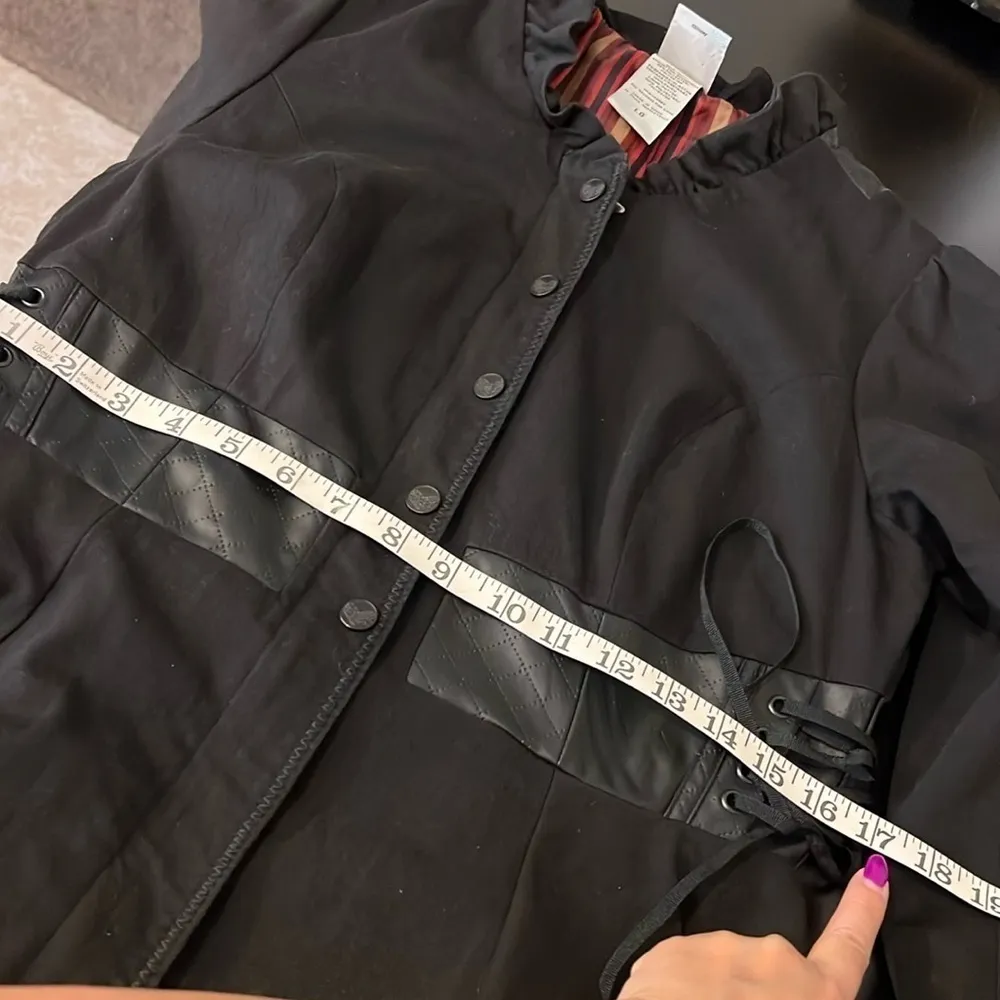 Disney Alice Through The Looking Glass Red Queen Trench Coat Hot Topic Size LG - Image 8