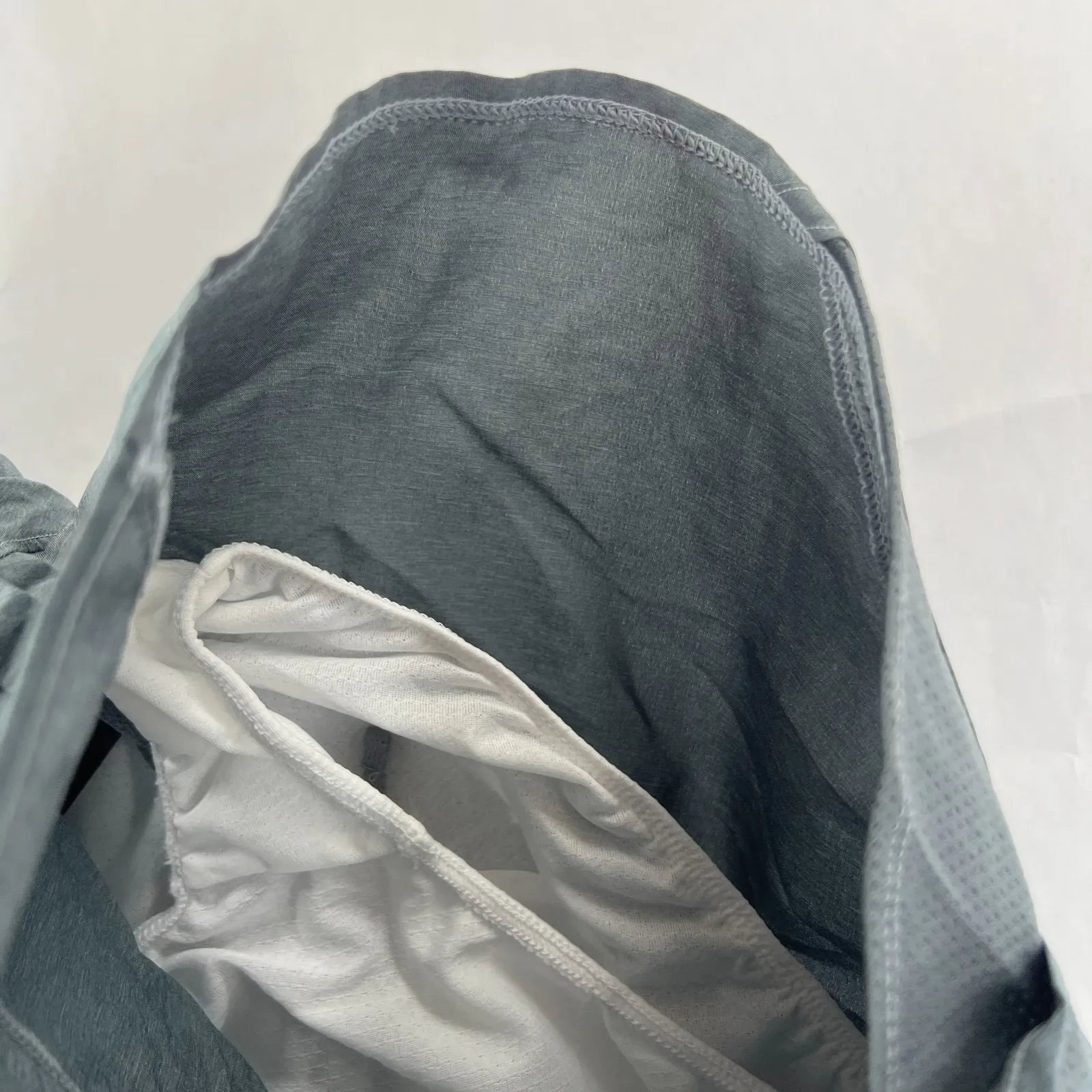 Under Armour Heatgear Fly By 2.0 Running Shorts Womens XS Gray Mesh Sweat Wicks - Image 5